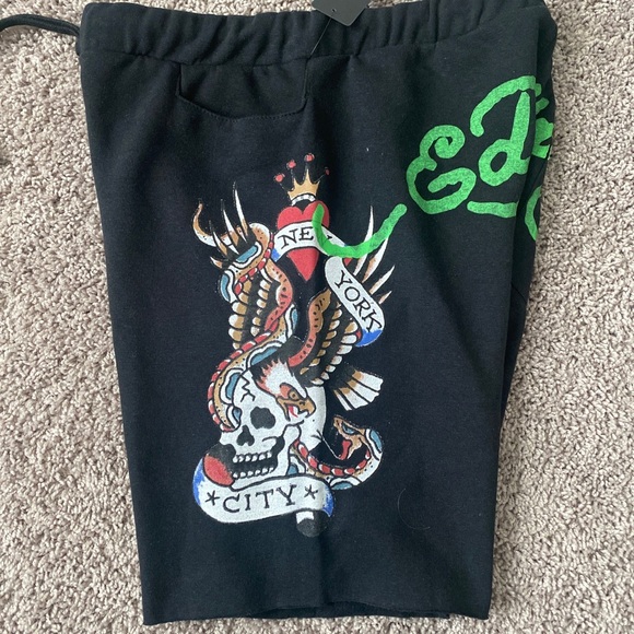 Ed Hardy Mens Fleece New York City Shorts Size M Black Graphic NWT Skull Snake - Picture 4 of 6